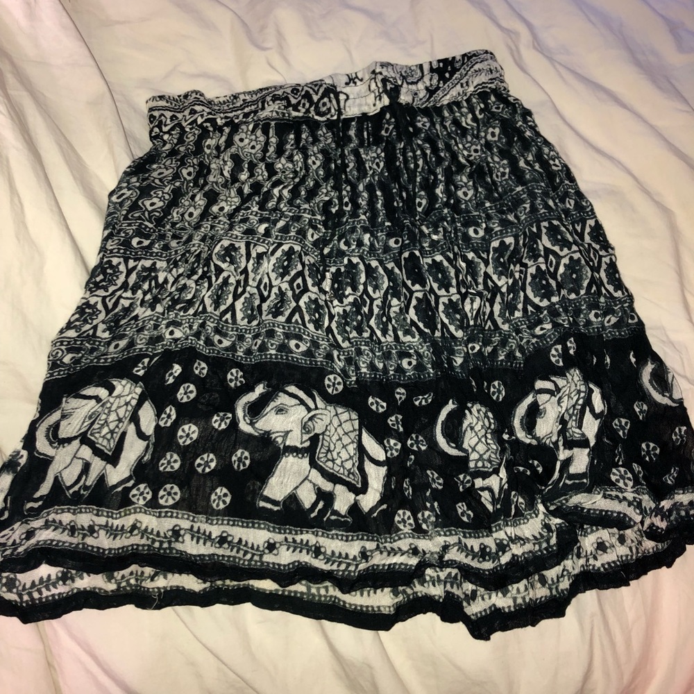 High waisted, flowy skirt